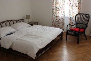 3 slaapkamers, een bureau, een strijkplank/strijkijzer, gratis wifi