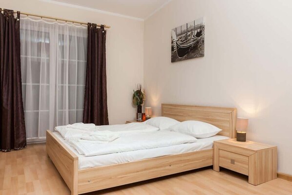 Iron/ironing board, WiFi, bed sheets