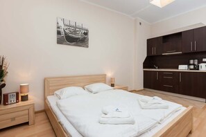 Planxa i posts de planxar, wifi i roba de llit 