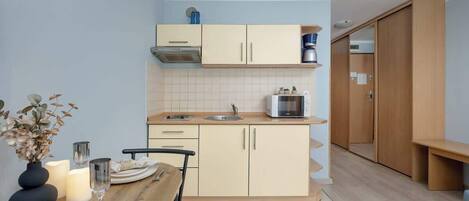 Fridge, microwave, stovetop, coffee/tea maker