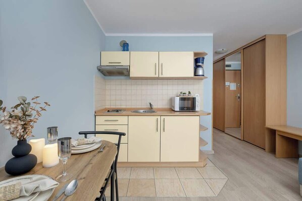 Fridge, microwave, stovetop, coffee/tea maker