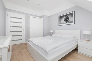 2 habitaciones, tabla de planchar con plancha, cuna de viaje y wifi 