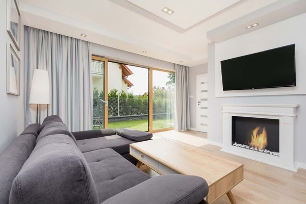 Fernseher, Kamin