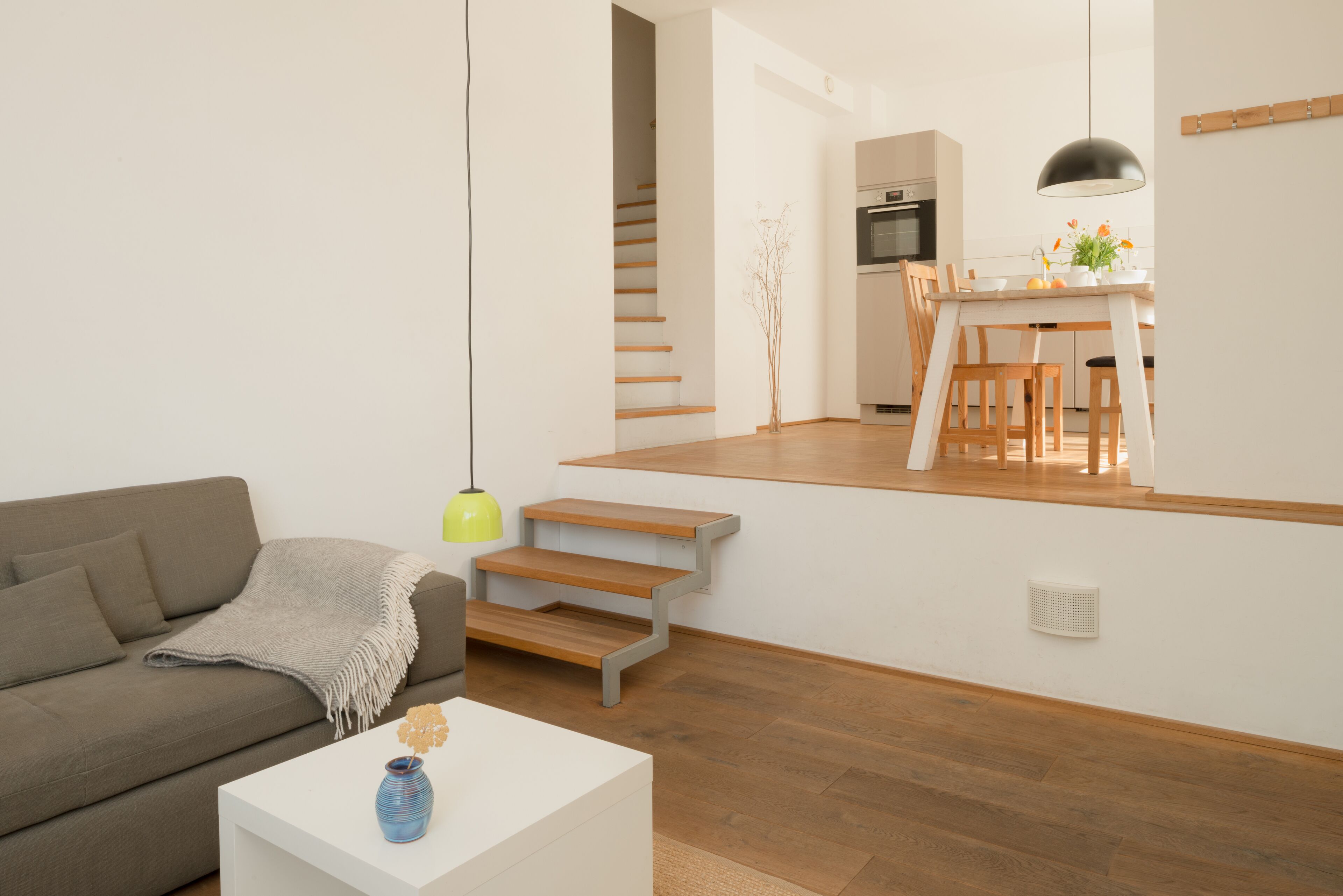 Fernseher, DVD-Player, Tischtennisplatte, Stereoanlage