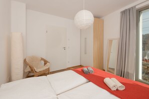 1 bedroom, travel cot, free WiFi, bed sheets