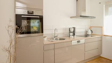 Kühlschrank, Ofen, Herdplatte, Geschirrspüler