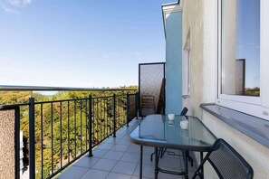 Outdoor dining - Spacerowa 2 | Beige Apartment | Close to the beach (Kolobrzeg)