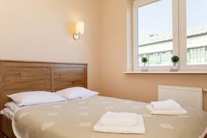 1 slaapkamer, een strijkplank/strijkijzer, wifi, beddengoed