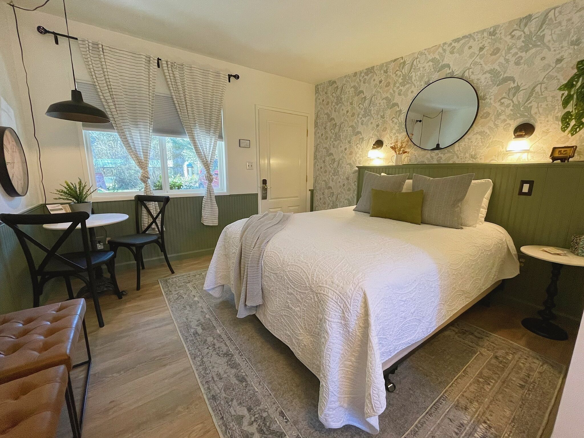 Quarto premium, 1 cama Queen, para não fumantes, varanda | Individualmente decorados, espaço de trabalho para notebook