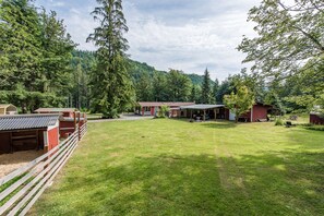 المنطقة المحيطة بالمنشأة