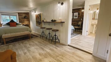 Suite Premium, 2 camas Queen size, para no fumadores, cocineta | Decoración personalizada y espacio para trabajar con laptop