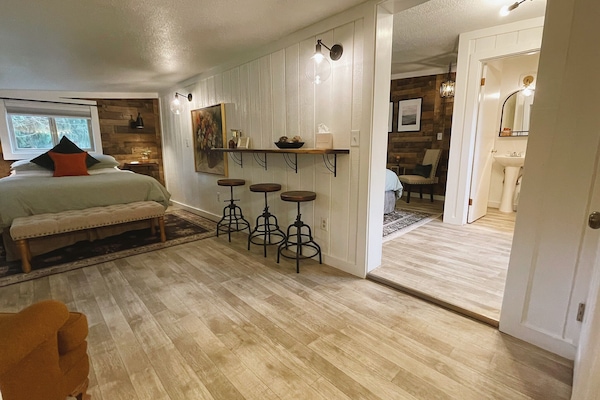 Individually decorated, laptop workspace, free WiFi, bed sheets