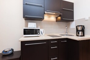 Fridge, microwave, stovetop, coffee/tea maker