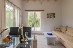 TV, fireplace, DVD player, ping pong