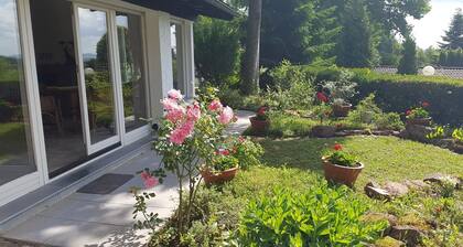 Belle maison de vacances indépendante avec un emplacement ensoleillé et une vue panoramique