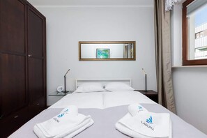 2 bedrooms, WiFi, bed sheets