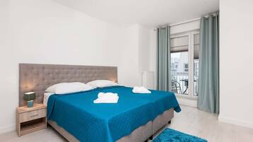 Iron/ironing board, WiFi, bed sheets