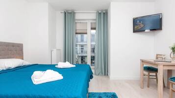 Iron/ironing board, WiFi, bed sheets