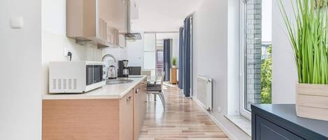 冷蔵庫、電子レンジ、コンロ、食器洗い機