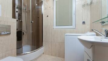 Dusch, hårtork och handdukar