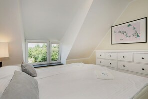 4 bedrooms, iron/ironing board, travel cot, bed sheets - Dom Viking Kołczewo | Stylish House | Four Bedrooms (Domyslów)