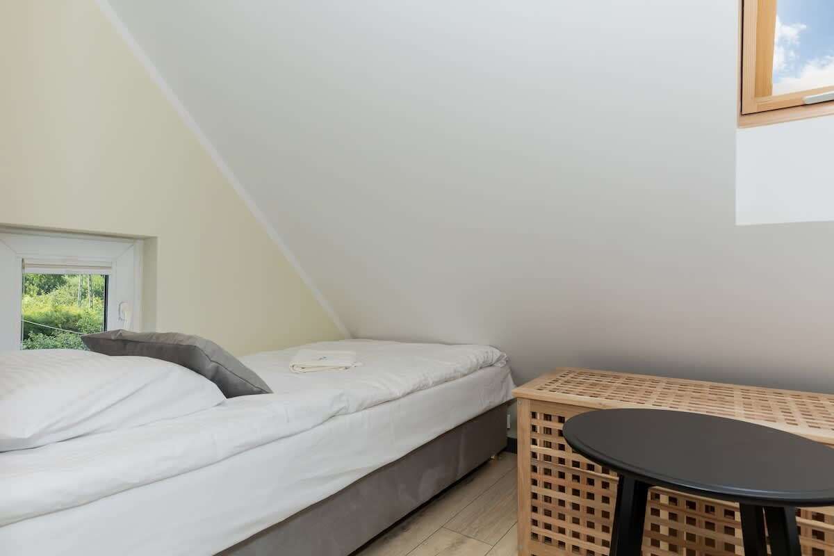 4 slaapkamers, een strijkplank/strijkijzer, reisbedje, wifi
