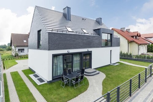 Luxury House with Jacuzzi | Sauna | Garden | Parking