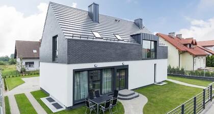 Luxury House with Jacuzzi | Sauna | Garden | Parking