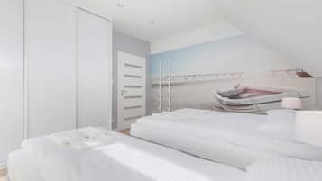 5 bedrooms, iron/ironing board, WiFi, bed sheets