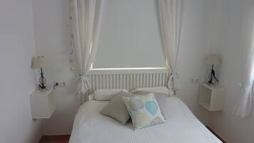 3 slaapkamers, een strijkplank/strijkijzer, wifi, beddengoed