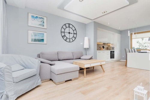 Spacious Apartment for 8 People | Jacuzzi | Sauna | Garden