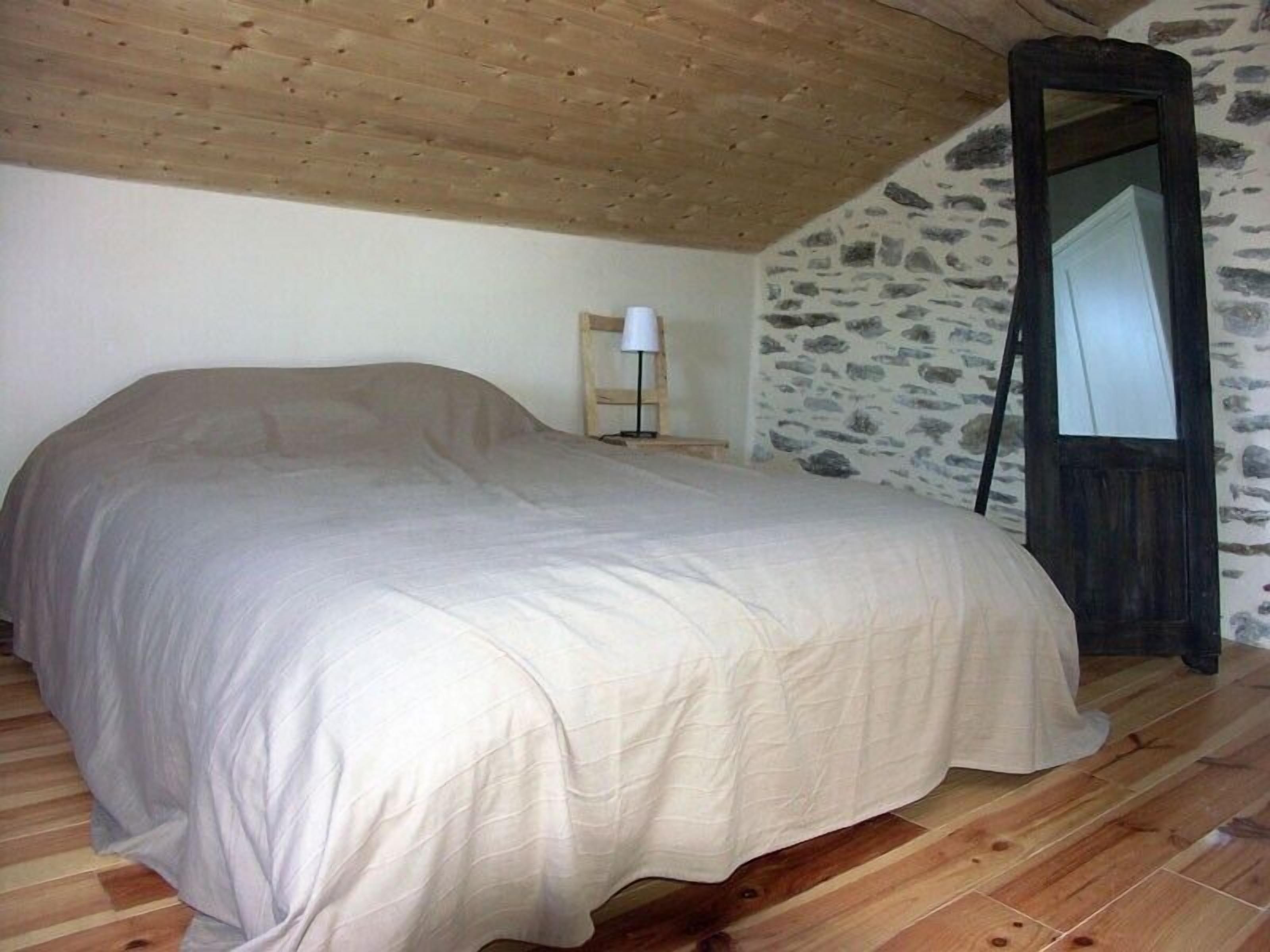 2 bedrooms, iron/ironing board, travel crib, free WiFi