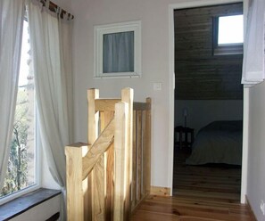 2 habitaciones, tabla de planchar con plancha y cuna de viaje