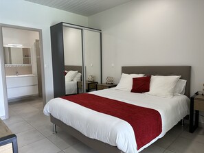 3 bedrooms, in-room safe, iron/ironing board, free WiFi