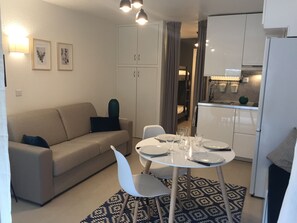 TV, stereo - Studio standing private garden, air-conditioned, comfort in the sun at two steps from the sea (Calvi)