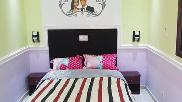 Iron/ironing board, WiFi, bed sheets