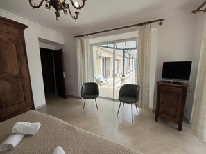 6 bedrooms, iron/ironing board, WiFi, bed sheets - Magnificent mansion, swimming pool and park (Cornillon)