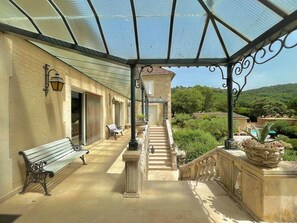 Property grounds - Magnificent mansion, swimming pool and park (Cornillon)