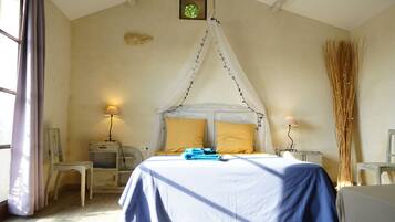 5 bedrooms, iron/ironing board, travel cot, free WiFi