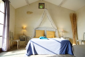 5 bedrooms, iron/ironing board, travel cot, free WiFi