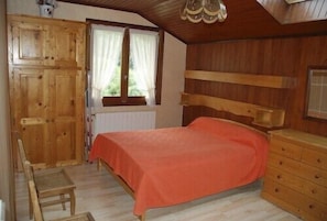 1 bedroom, iron/ironing board, bed sheets