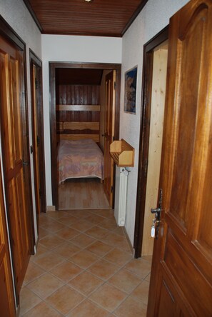 1 Schlafzimmer, Bügeleisen/Bügelbrett, Bettwäsche