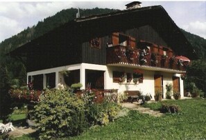 Exterior - 1st floor apartment in Savoyard chalet in Morzine. (Morzine)