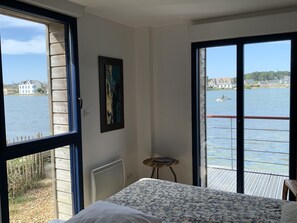 2 bedrooms, iron/ironing board, travel cot, free WiFi