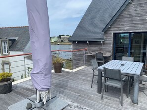 屋外ダイニングエリア