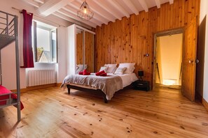 3 habitaciones, tabla de planchar con plancha y wifi gratis