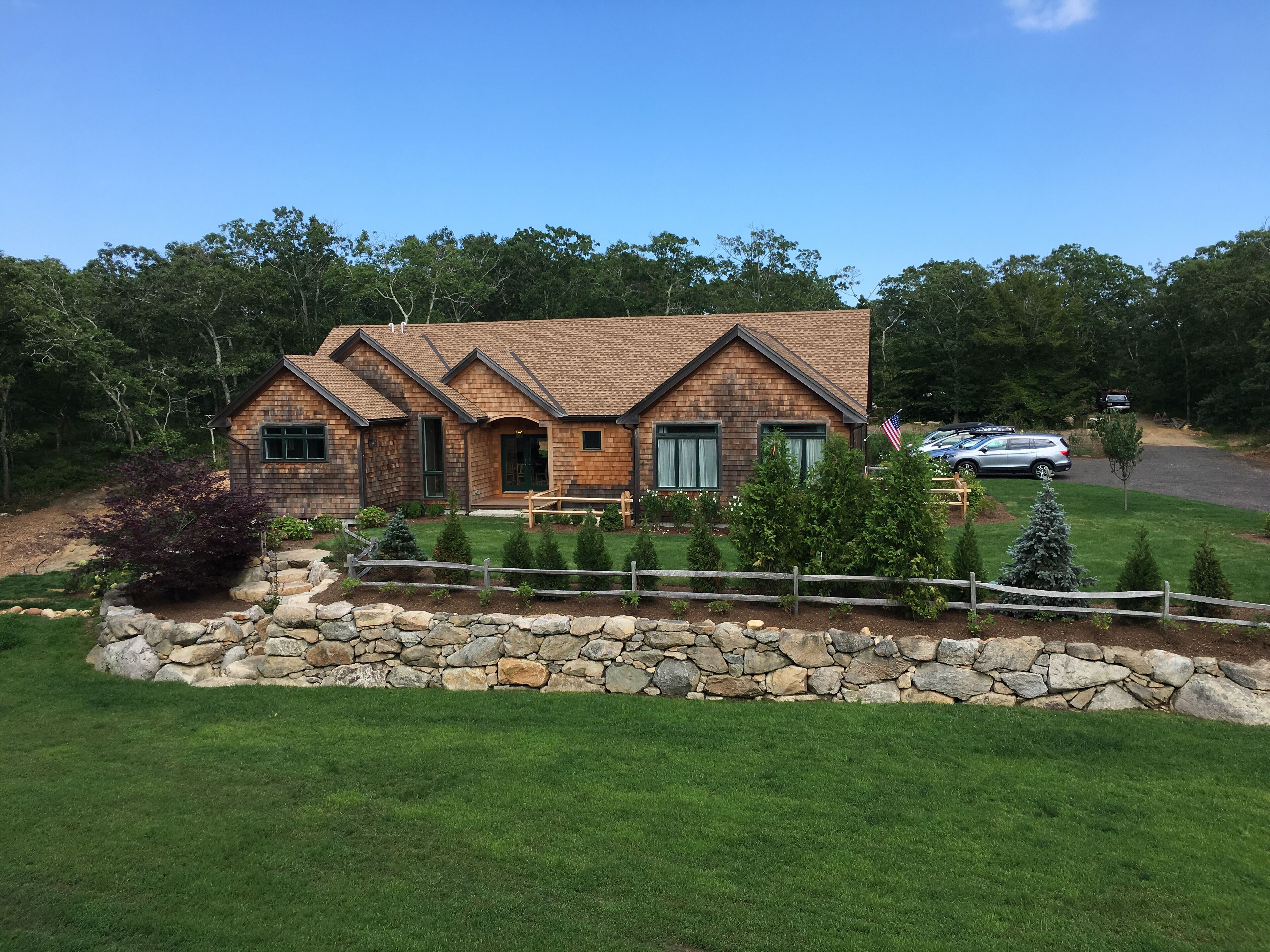 Art house. Huge yard. Great kitchen great location. Lrg grill and AC  in W  Tis