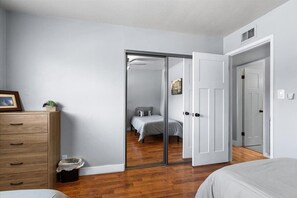 3 bedrooms, desk, iron/ironing board, free WiFi