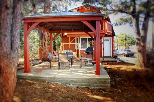 Cozy Mozy Cabin 2 bed/ 2 bath