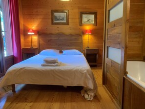 6 chambres, fer et planche à repasser, lit parapluie, Wi-Fi gratuit
